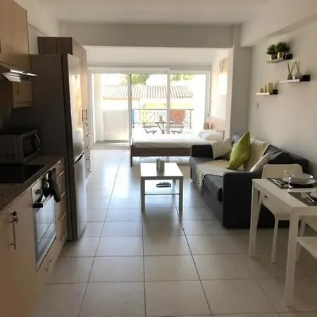 Daire Must - Center Larnaca