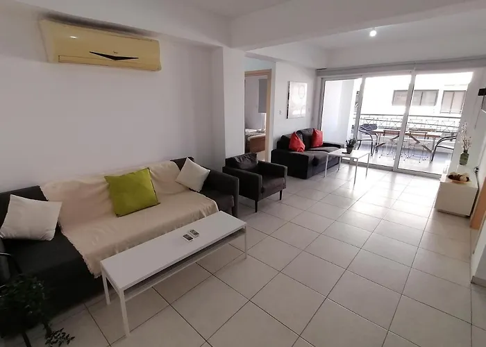 Apartment Must - Center