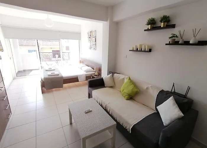 Must - Center ラルナカ