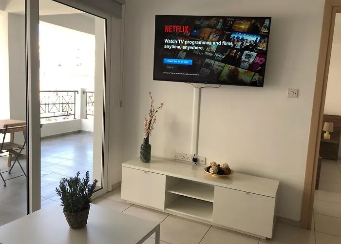 アパート Must - Center ラルナカ